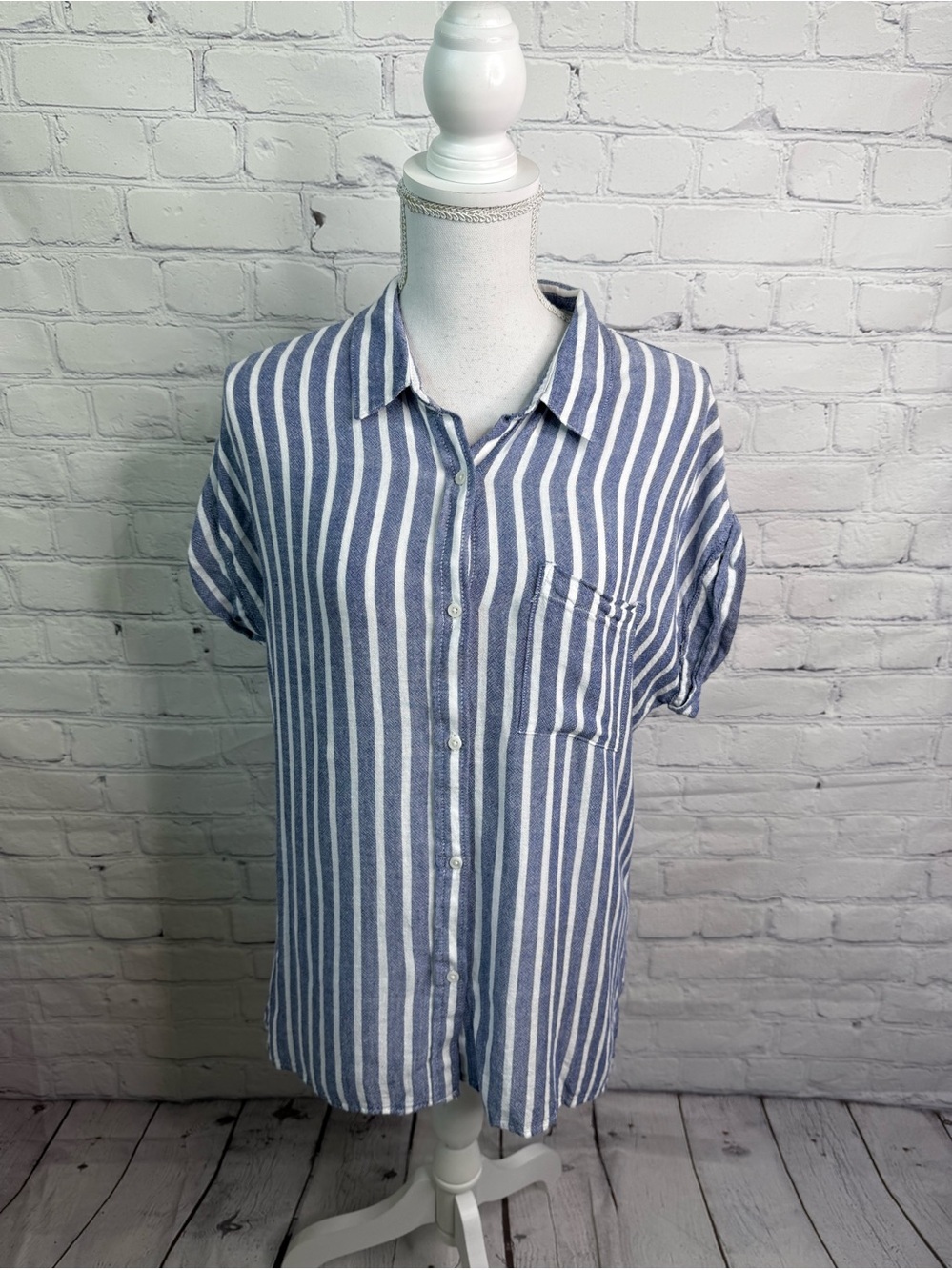 Thread & Supply Blue Striped Linen Blend Button Down Shirt Small